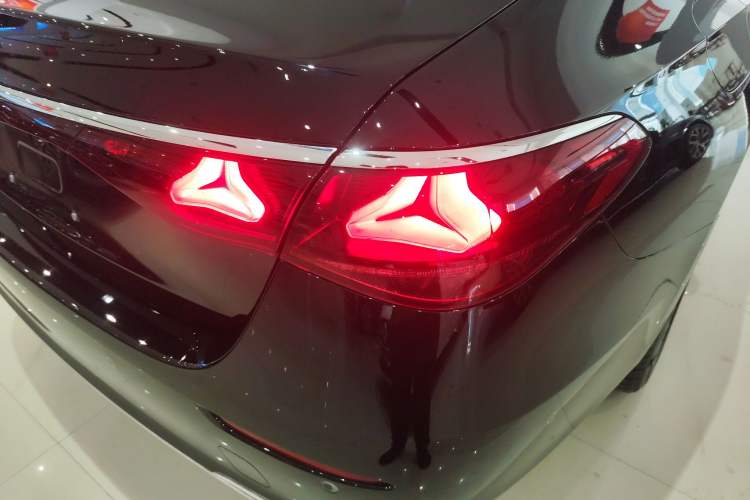 Used Mercedes-Benz E-Class New Energy 2024 E 350 e L Plug-in Hybrid Sedan Right Rear Taillight