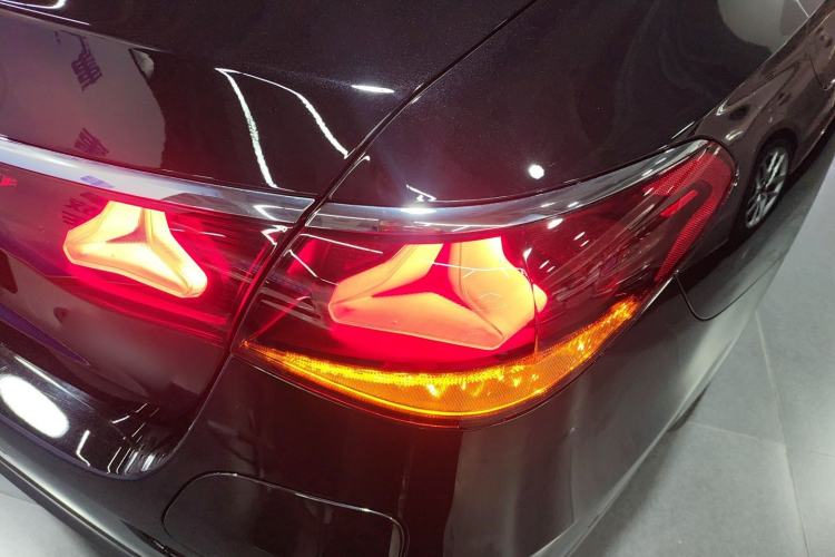 Used Mercedes-Benz E-Class New Energy 2024 E 350 e L Plug-in Hybrid Sedan Right Rear Taillight