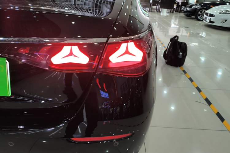 Used Mercedes-Benz E-Class New Energy 2024 E 350 e L Plug-in Hybrid Sedan Right Rear Taillight