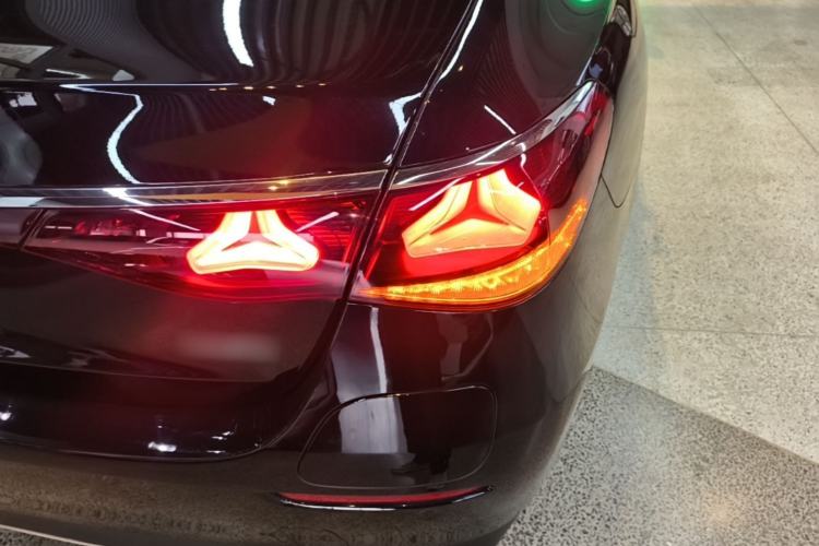 Used Mercedes-Benz E-Class New Energy 2024 E 350 e L Plug-in Hybrid Sedan Right Rear Taillight