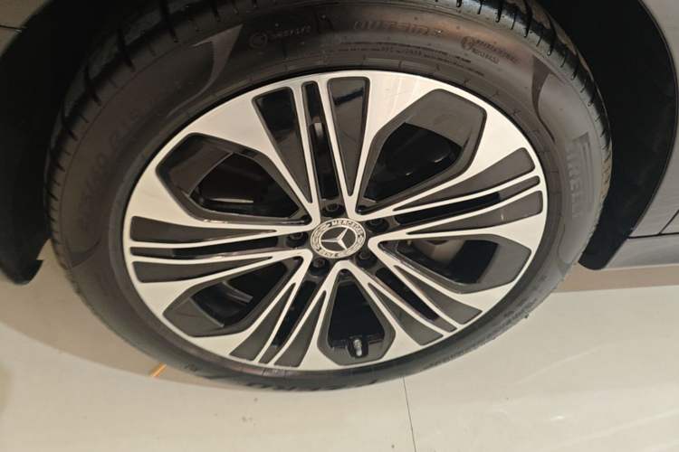 Used Mercedes-Benz E-Class New Energy 2024 E 350 e L Plug-in Hybrid Sedan Right Rear Wheel Hub