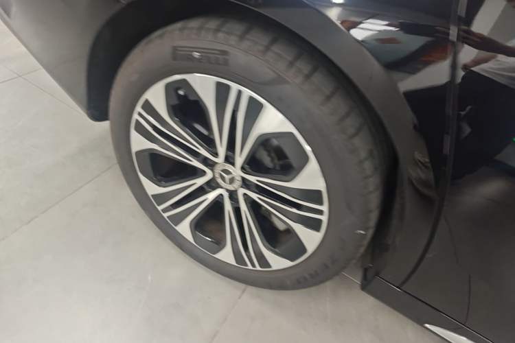 Used Mercedes-Benz E-Class New Energy 2024 E 350 e L Plug-in Hybrid Sports Sedan Right Rear Wheel Hub