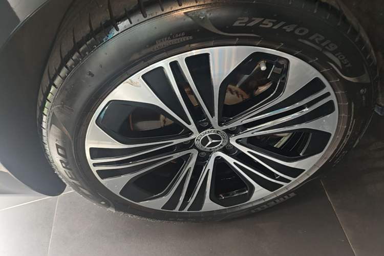 Used Mercedes-Benz E-Class New Energy 2024 E 350 e L Plug-in Hybrid Sedan Right Rear Wheel Hub