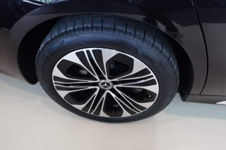 Used Mercedes-Benz E-Class New Energy 2024 E 350 e L Plug-in Hybrid Sedan Right Rear Wheel Hub