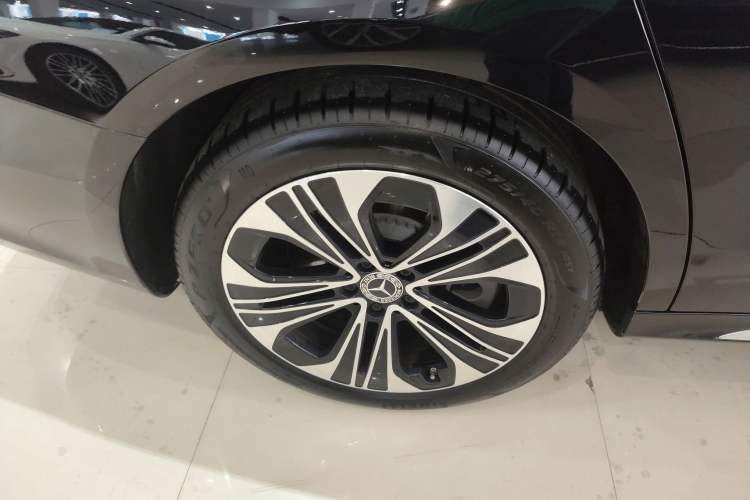 Used Mercedes-Benz E-Class New Energy 2024 E 350 e L Plug-in Hybrid Sedan Right Rear Wheel Hub