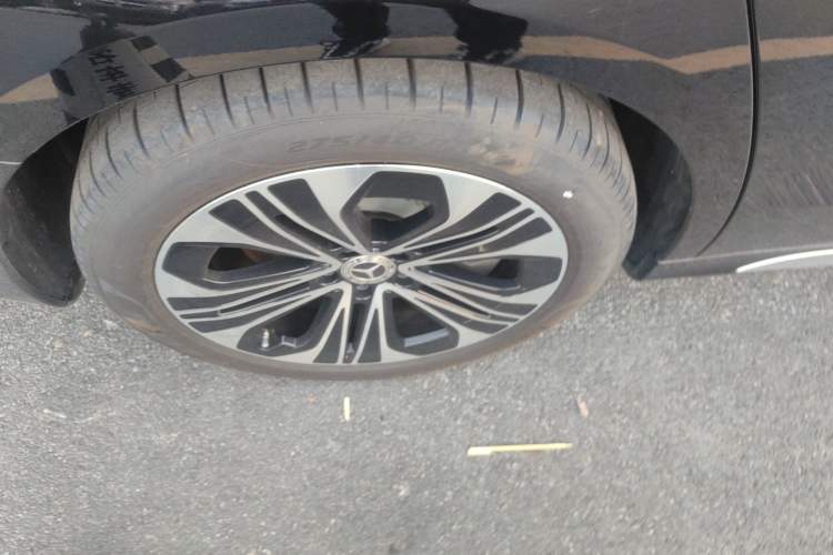 Used Mercedes-Benz E-Class New Energy 2024 E 350 e L Plug-in Hybrid Sedan Right Rear Wheel Hub