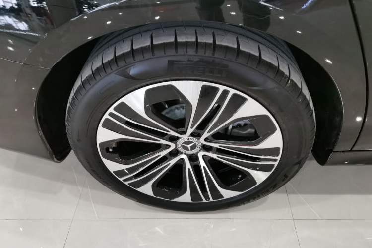 Used Mercedes-Benz E-Class New Energy 2024 E 350 e L Plug-in Hybrid Sports Sedan Right Rear Wheel Hub