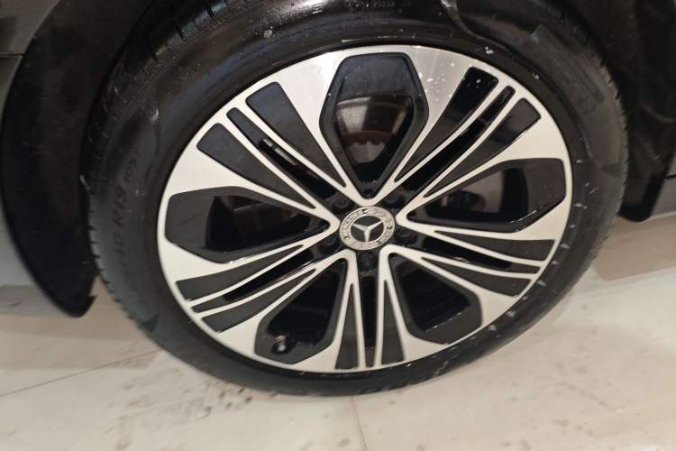 Used Mercedes-Benz E-Class New Energy 2024 E 350 e L Plug-in Hybrid Sedan Right Rear Wheel Hub