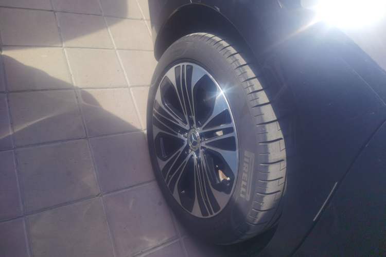 Used Mercedes-Benz E-Class New Energy 2024 E 350 e L Plug-in Hybrid Sedan Right Rear Wheel Hub