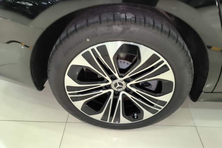 Used Mercedes-Benz E-Class New Energy 2024 E 350 e L Plug-in Hybrid Sedan Right Rear Wheel Hub