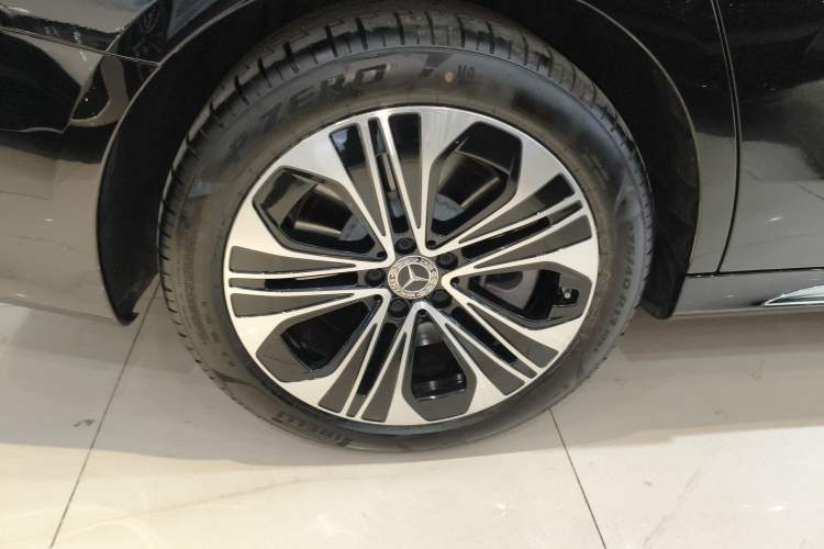 Used Mercedes-Benz E-Class New Energy 2024 E 350 e L Plug-in Hybrid Sedan Right Rear Wheel Hub