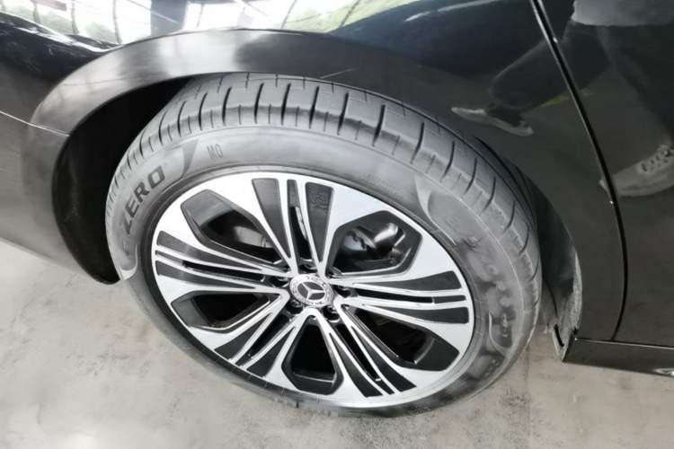 Used Mercedes-Benz E-Class New Energy 2024 E 350 e L Plug-in Hybrid Sedan Right Rear Wheel Hub