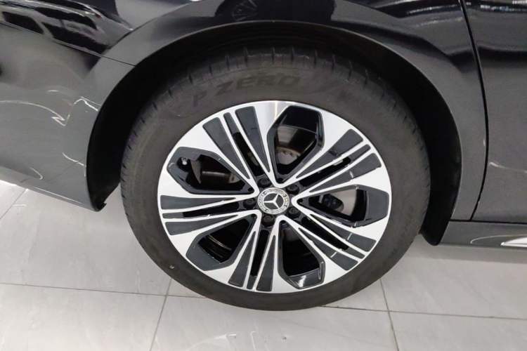 Used Mercedes-Benz E-Class New Energy 2024 E 350 e L Plug-in Hybrid Sedan Right Rear Wheel Hub