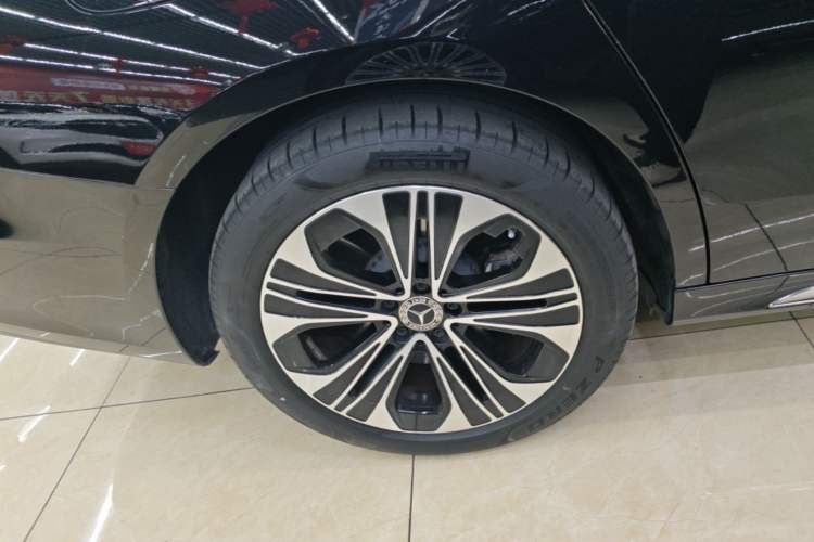 Used Mercedes-Benz E-Class New Energy 2024 E 350 e L Plug-in Hybrid Sedan Right Rear Wheel Hub
