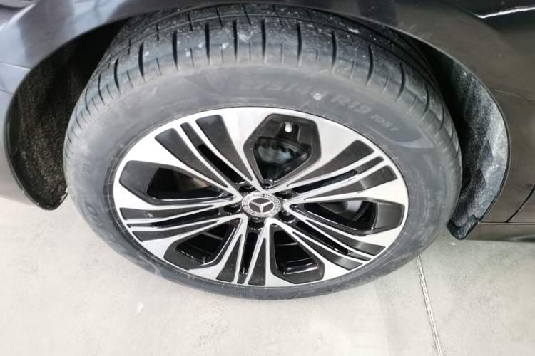 Used Mercedes-Benz E-Class New Energy 2024 E 350 e L Plug-in Hybrid Sedan Right Rear Wheel Hub