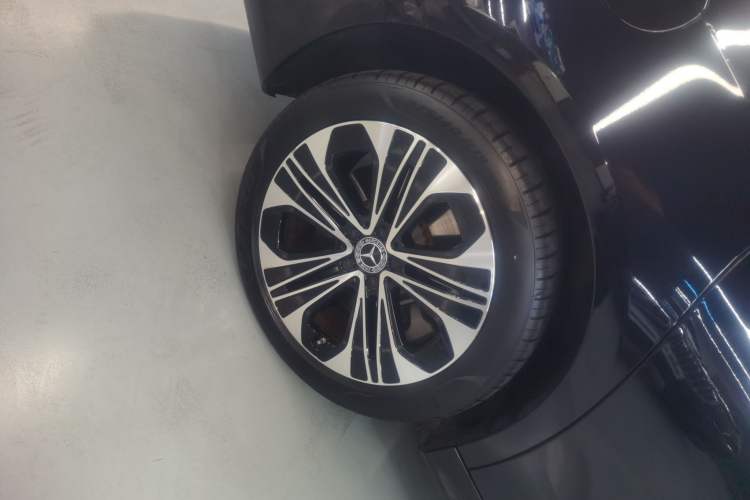Used Mercedes-Benz E-Class New Energy 2024 E 350 e L Plug-in Hybrid Sedan Right Rear Wheel Hub