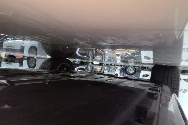 Used Mercedes-Benz E-Class New Energy 2024 E 350 e L Plug-in Hybrid Sedan Right Side Sill