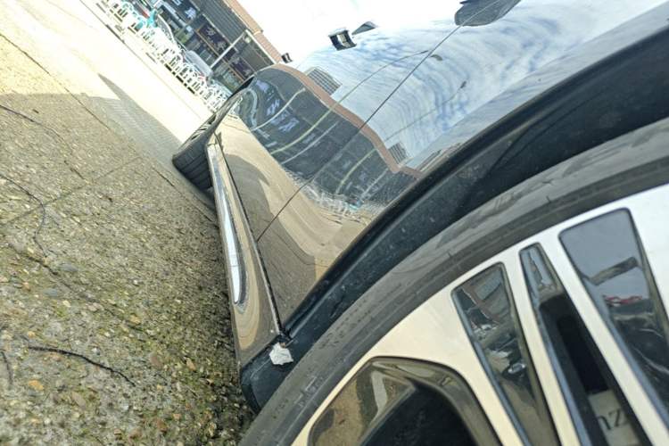 Used Mercedes-Benz E-Class New Energy 2024 E 350 e L Plug-in Hybrid Sedan Right Side Sill
