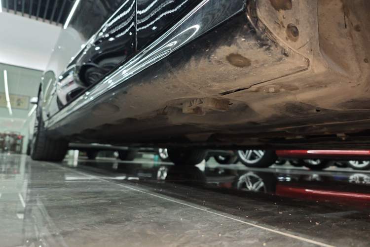 Used Mercedes-Benz E-Class New Energy 2024 E 350 e L Plug-in Hybrid Sedan Right Side Sill