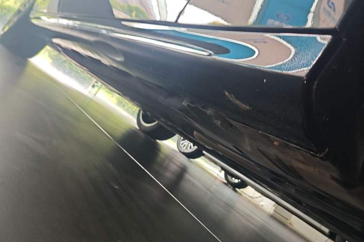 Used Mercedes-Benz E-Class New Energy 2024 E 350 e L Plug-in Hybrid Sedan Right Side Sill