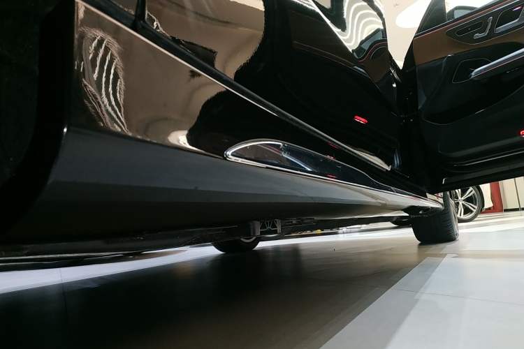 Used Mercedes-Benz E-Class New Energy 2024 E 350 e L Plug-in Hybrid Sedan Right Side Sill