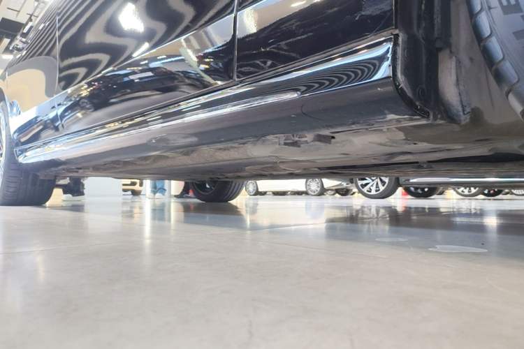 Used Mercedes-Benz E-Class New Energy 2024 E 350 e L Plug-in Hybrid Sedan Right Side Sill