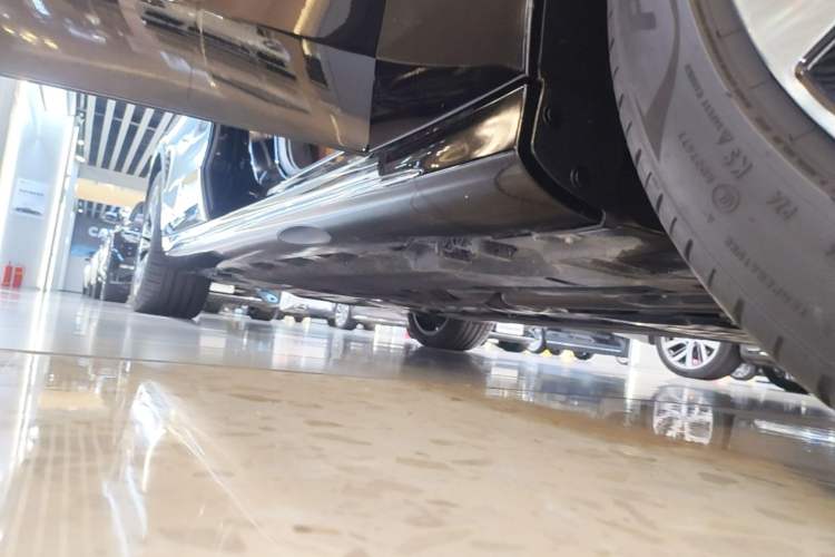 Used Mercedes-Benz E-Class New Energy 2024 E 350 e L Plug-in Hybrid Sedan Right Side Sill