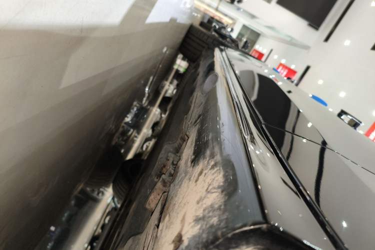 Used Mercedes-Benz E-Class New Energy 2024 E 350 e L Plug-in Hybrid Sedan Right Side Sill