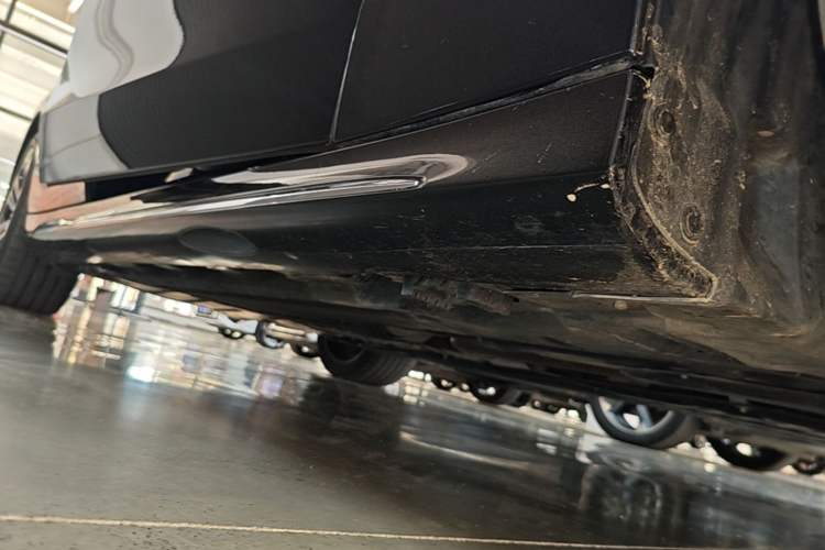 Used Mercedes-Benz E-Class New Energy 2024 E 350 e L Plug-in Hybrid Sedan Right Side Sill