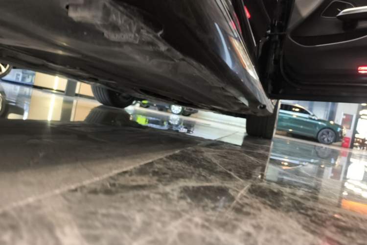 Used Mercedes-Benz E-Class New Energy 2024 E 350 e L Plug-in Hybrid Sedan Right Side Sill
