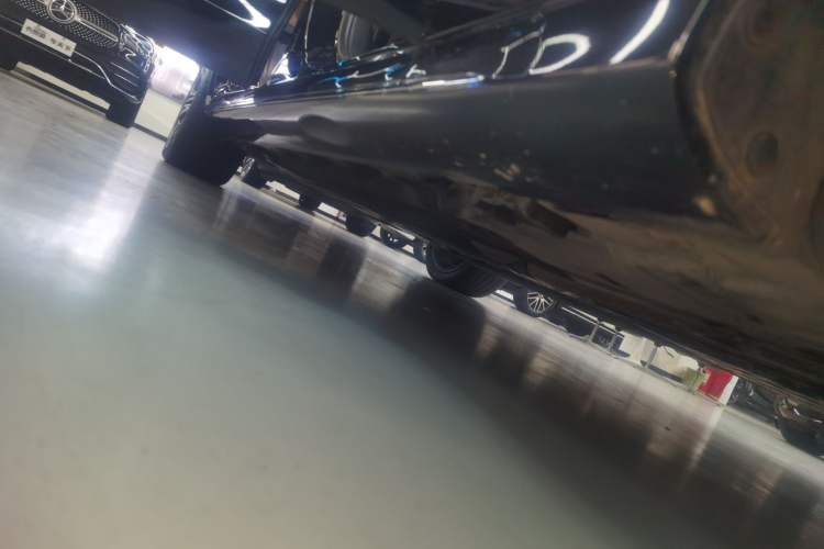 Used Mercedes-Benz E-Class New Energy 2024 E 350 e L Plug-in Hybrid Sedan Right Side Sill