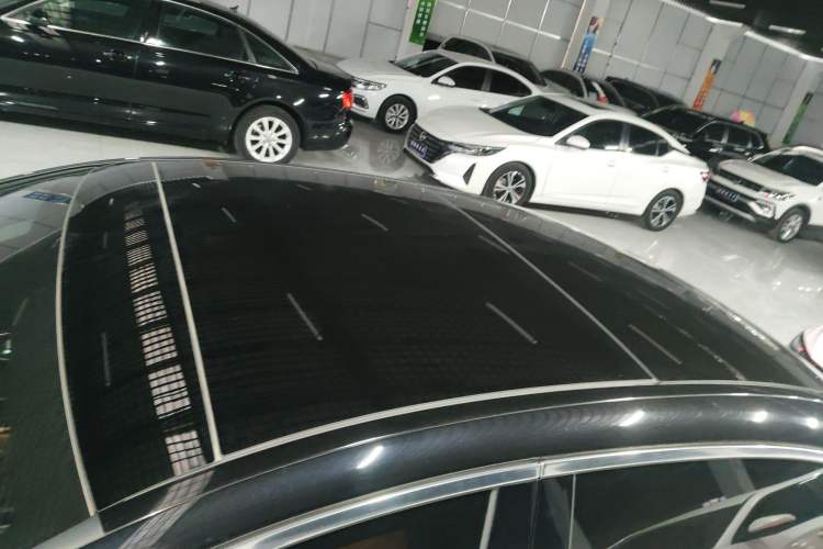 Used Mercedes-Benz E-Class New Energy 2024 E 350 e L Plug-in Hybrid Sedan Roof