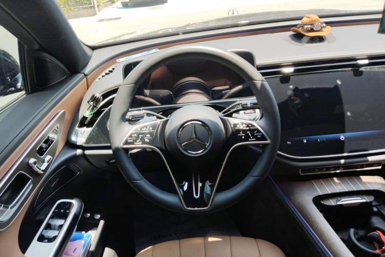 Used Mercedes-Benz E-Class New Energy 2024 E 350 e L Plug-in Hybrid Sedan Steering Wheel