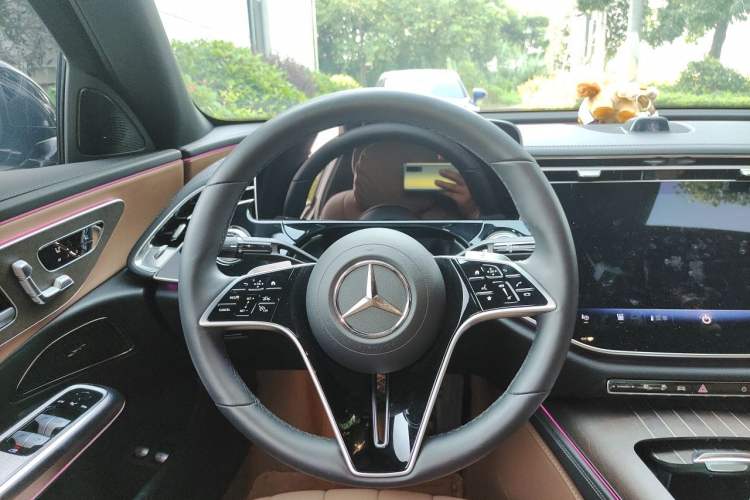 Used Mercedes-Benz E-Class New Energy 2024 E 350 e L Plug-in Hybrid Sedan Steering Wheel