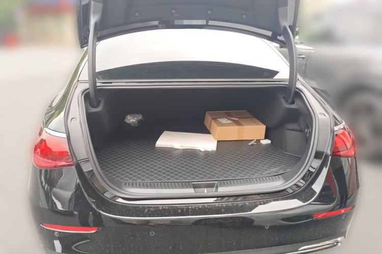 Used Mercedes-Benz E-Class New Energy 2024 E 350 e L Plug-in Hybrid Sedan Trunk