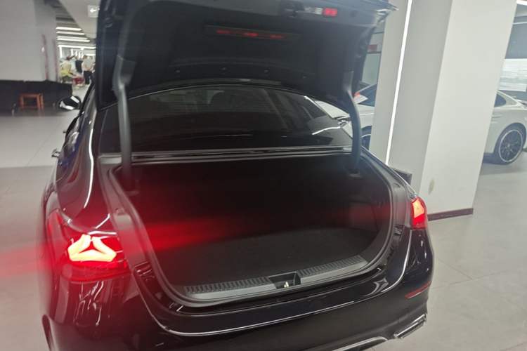 Used Mercedes-Benz E-Class New Energy 2024 E 350 e L Plug-in Hybrid Sports Sedan Trunk
