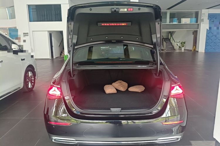 Used Mercedes-Benz E-Class New Energy 2024 E 350 e L Plug-in Hybrid Sedan Trunk