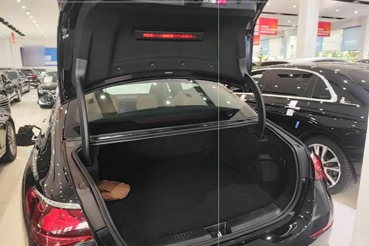 Used Mercedes-Benz E-Class New Energy 2024 E 350 e L Plug-in Hybrid Sedan Trunk