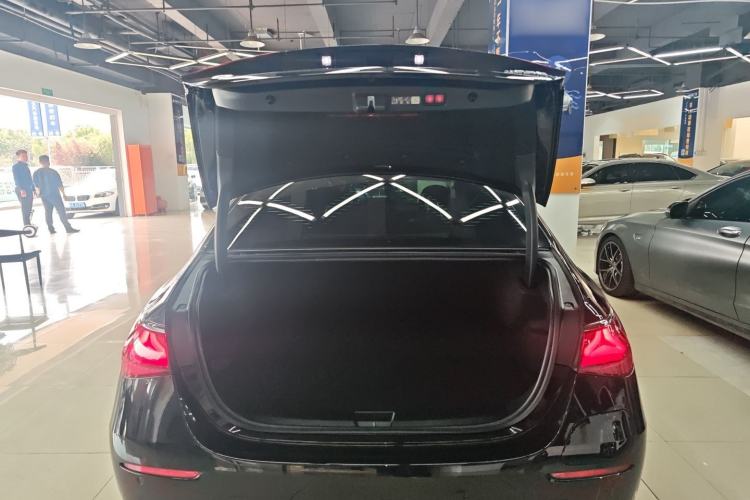 Used Mercedes-Benz E-Class New Energy 2024 E 350 e L Plug-in Hybrid Sedan Trunk