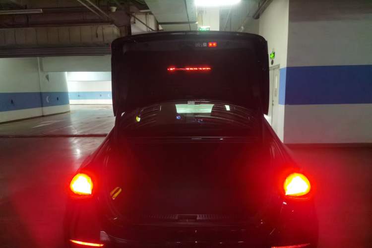 Used Mercedes-Benz E-Class New Energy 2024 E 350 e L Plug-in Hybrid Sedan Trunk