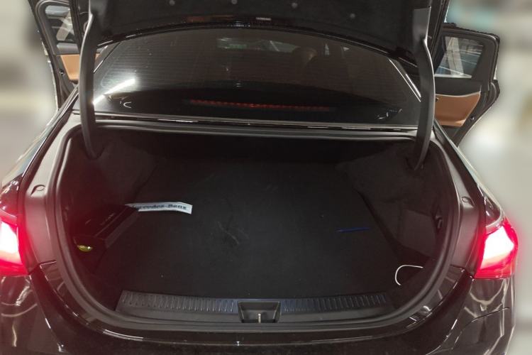 Used Mercedes-Benz E-Class New Energy 2024 E 350 e L Plug-in Hybrid Sedan Trunk