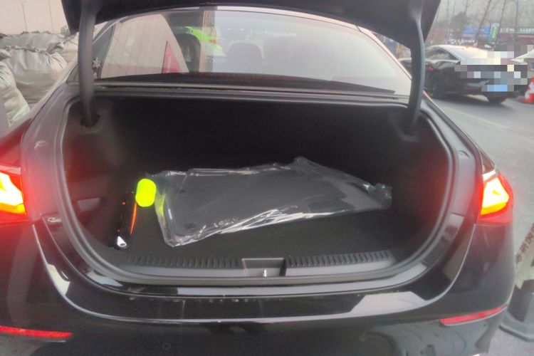 Used Mercedes-Benz E-Class New Energy 2024 E 350 e L Plug-in Hybrid Sedan Trunk