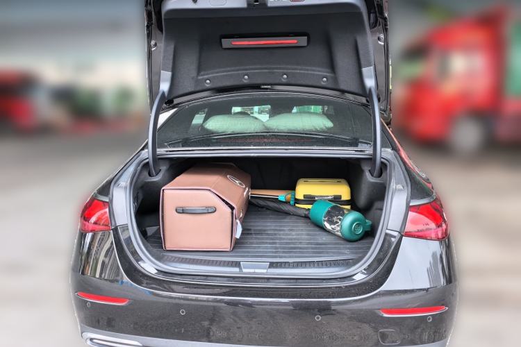 Used Mercedes-Benz E-Class New Energy 2024 E 350 e L Plug-in Hybrid Sports Sedan Trunk