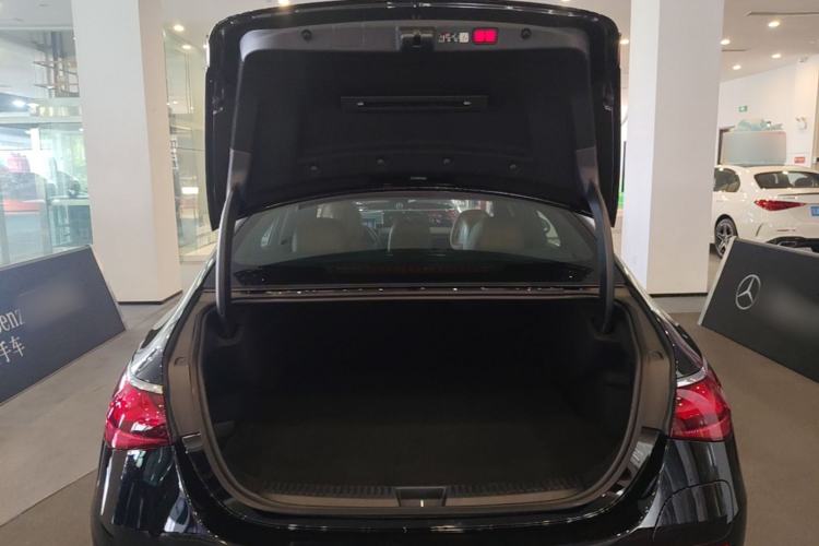 Used Mercedes-Benz E-Class New Energy 2024 E 350 e L Plug-in Hybrid Sedan Trunk