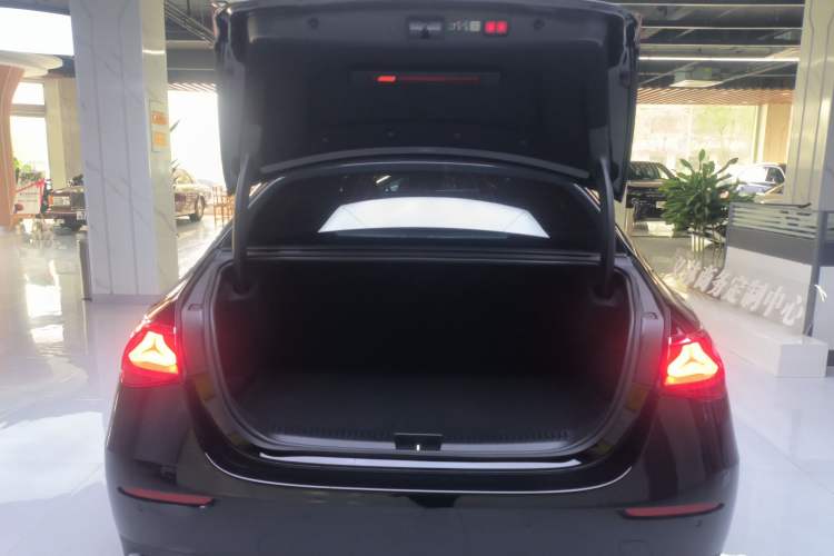 Used Mercedes-Benz E-Class New Energy 2024 E 350 e L Plug-in Hybrid Sedan Trunk