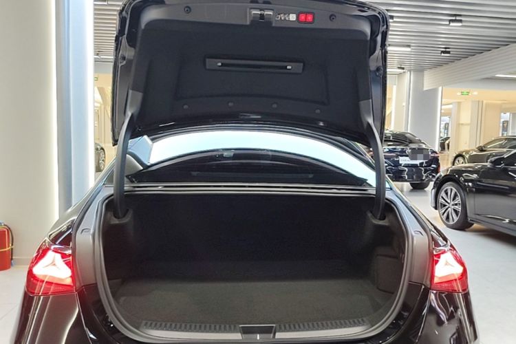 Used Mercedes-Benz E-Class New Energy 2024 E 350 e L Plug-in Hybrid Sedan Trunk