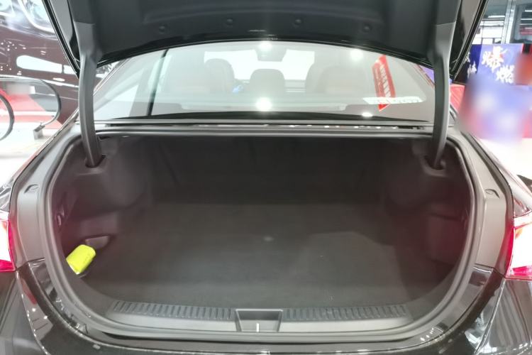 Used Mercedes-Benz E-Class New Energy 2024 E 350 e L Plug-in Hybrid Sports Sedan Trunk