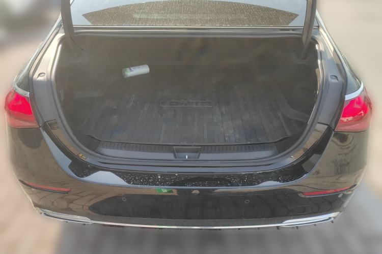 Used Mercedes-Benz E-Class New Energy 2024 E 350 e L Plug-in Hybrid Sedan Trunk