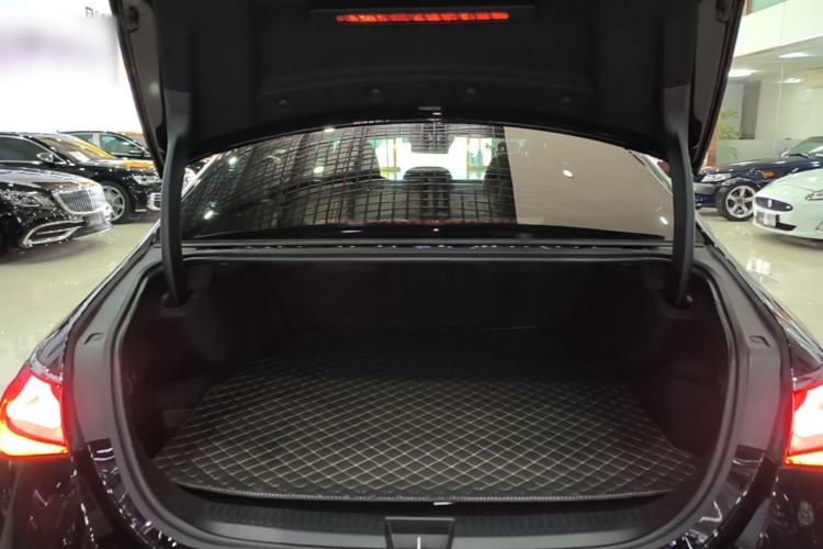 Used Mercedes-Benz E-Class New Energy 2024 E 350 e L Plug-in Hybrid Sedan Trunk