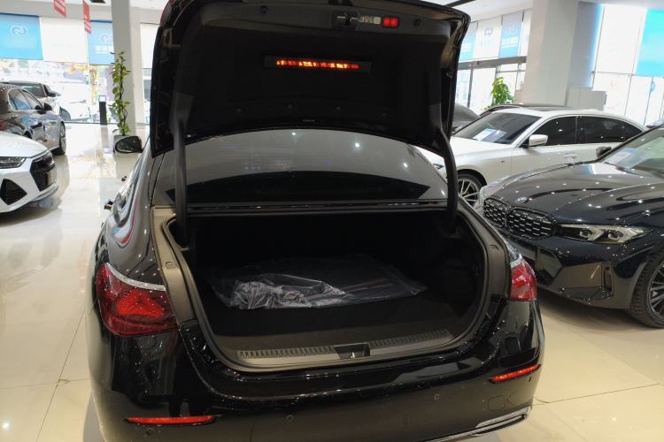 Used Mercedes-Benz E-Class New Energy 2024 E 350 e L Plug-in Hybrid Sedan Trunk